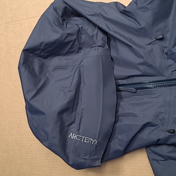 Arc'teryx Beta Insulated Jacket Men's - Black Sapphire, XL - Season 2024 - Picture 2 of 11
